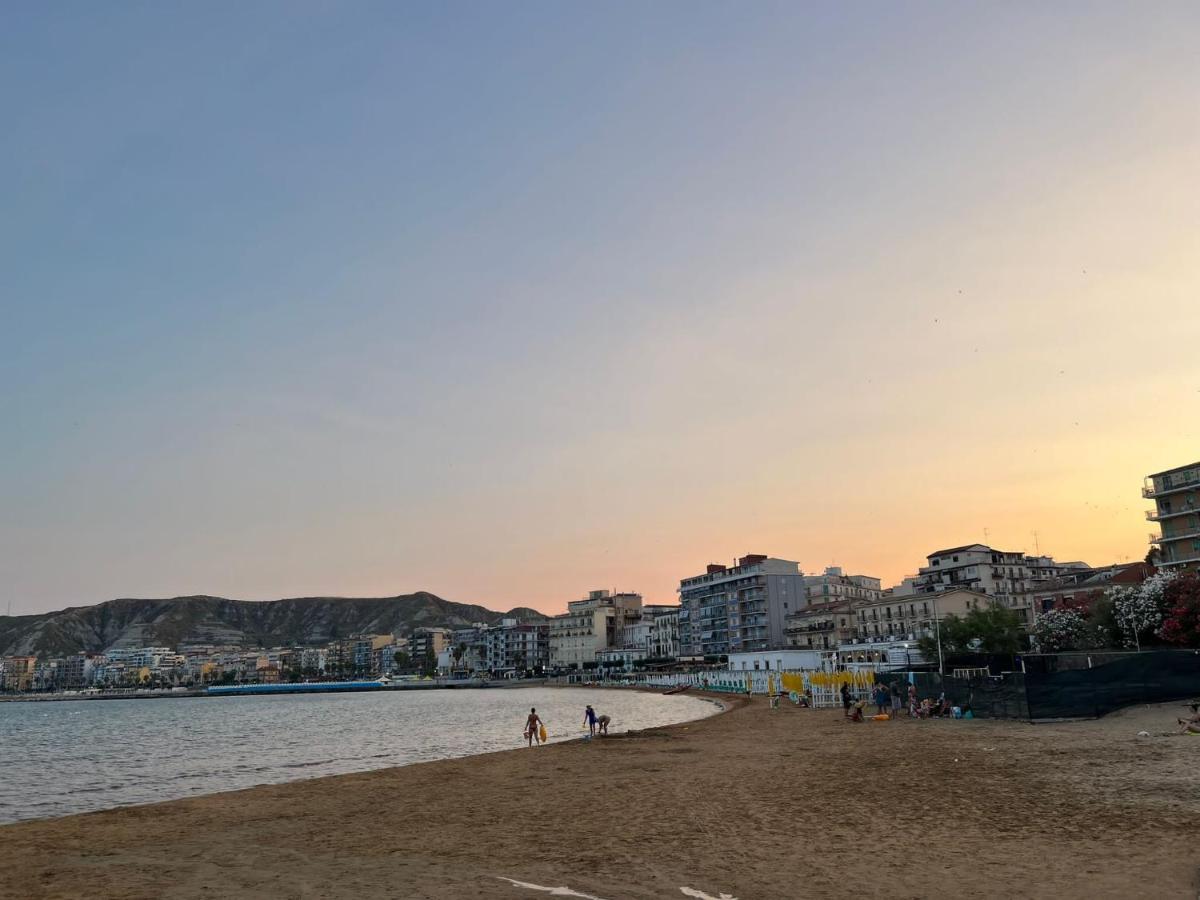Anyma Home Crotone Kültér fotó